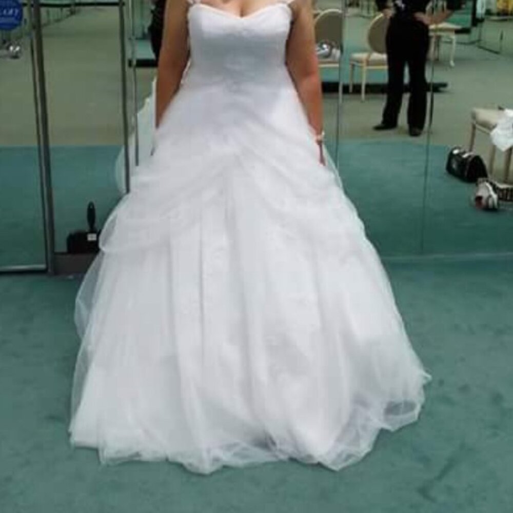 NWT Cinderella size 12 style wedding dress, petticoat and accessories!